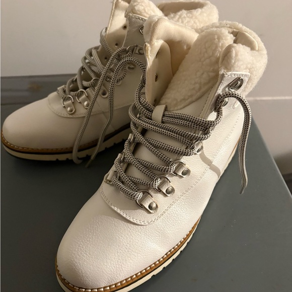 Women's White Winter Boots - Picture 4 of 5